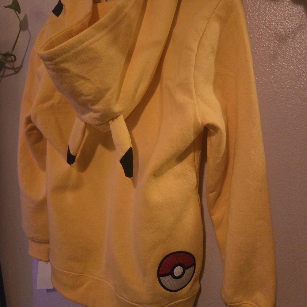 Pokemon Pikachu Hoodie Anaheim Yellow, Size Large Fits Medium - Picture 4 of 4